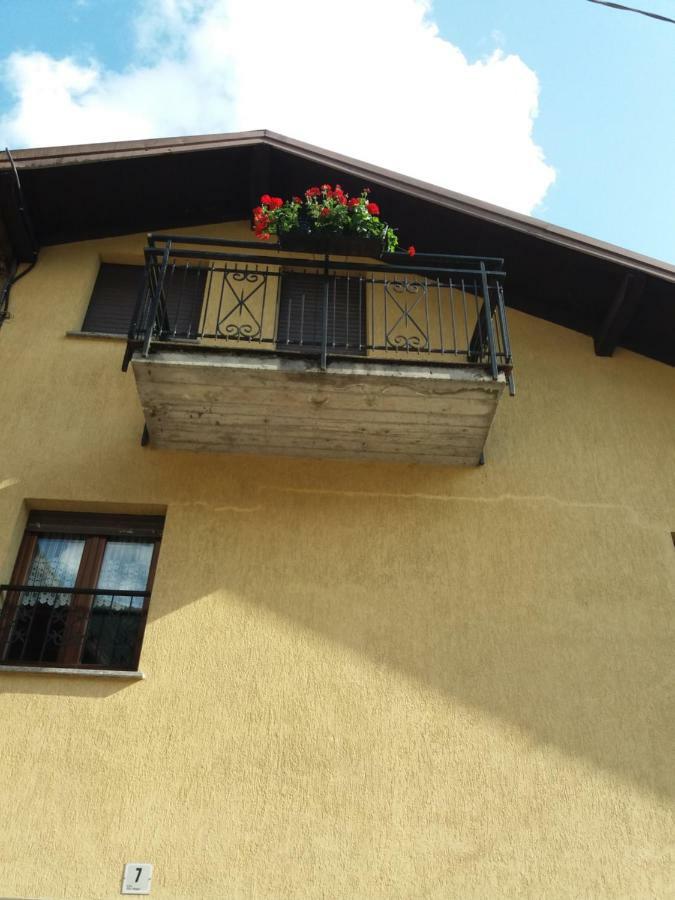 Casa Lily Apartment Lombro Екстериор снимка